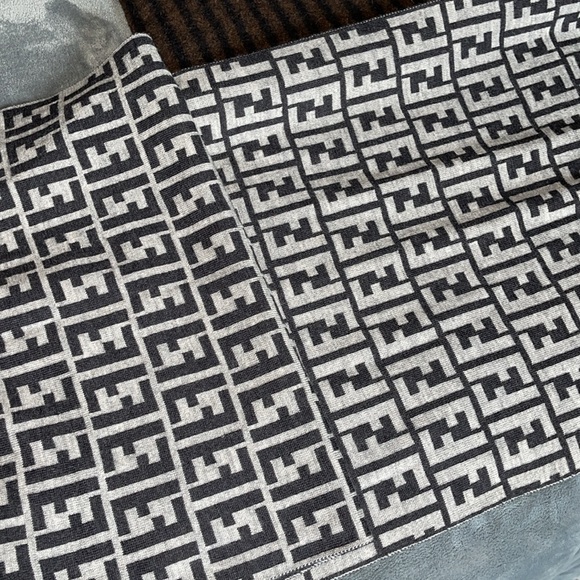 Preloved Fendi scarf excellent condition size 70X16” color is grey n black FF - Picture 6 of 9